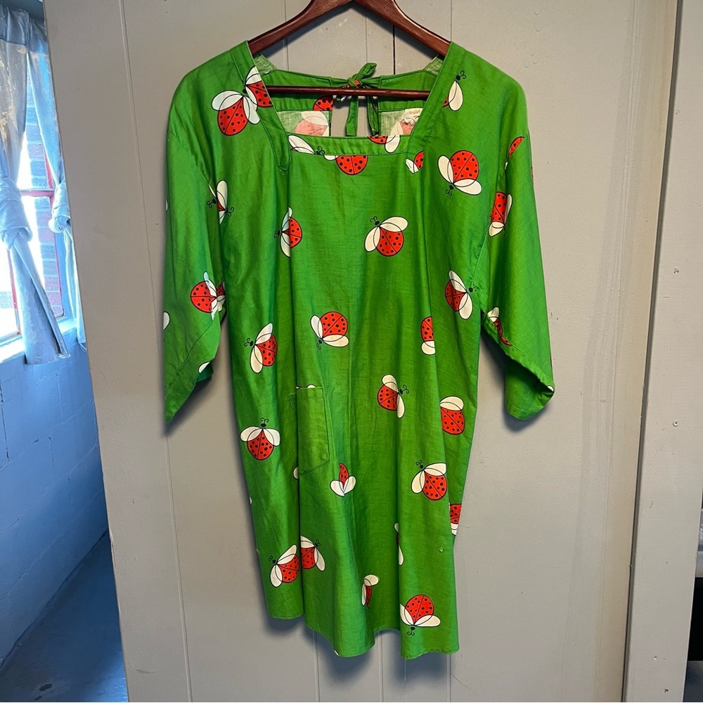 Green Vintage Smock with Ladybug Print a pocket and easy ties in the back OS